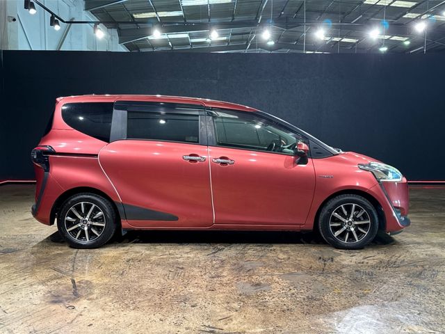 Image for 2016 Toyota Sienta 1.5 HYBRID - 7 SEATER - ALLOY WHEELS - DUAL ELECTRIC DOORS - REAR CAMERA