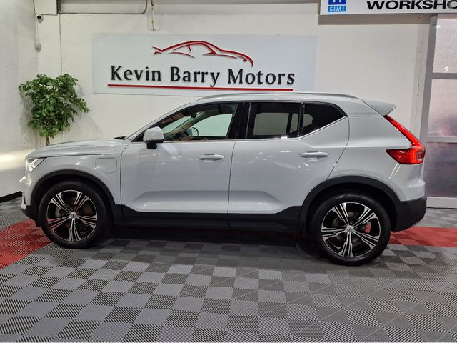 Image for 2021 Volvo XC40 T4 RECHARGE INSCRIPTION AUTOMATIC **HIGH SPEC / VERY LOW MILEAGE / CRUISE CONTROL / ELECTRIC BOOTLID / FULL BLACK LEATHER / F&R PARK ASSIST / REAR SUN PROTECTION GLASS / REVERSE CAMERA / SAT NAV**