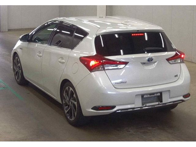 Image for 2016 Toyota Auris Hybrid 