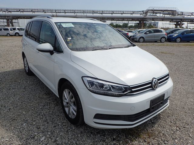 Image for 2018 Volkswagen Touran 7SEATER=2.0 TDI COMFORTLINE PLUS DIESEL AUTOMATIC // APPLE CARPLAY // ANDROID AUTO // REVERSING CAMERA // CRUISE CONTROL // LANE ASSIST // VW MATRIX LIGHTING // FULL PRIVACY PACK // UPGRADED ALLOYS 