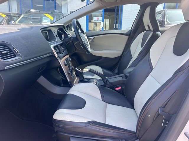 Image for 2014 Volvo V40 2014 VOLVO V40 1.6d CROSS COUNTRY SE LUX AUTO