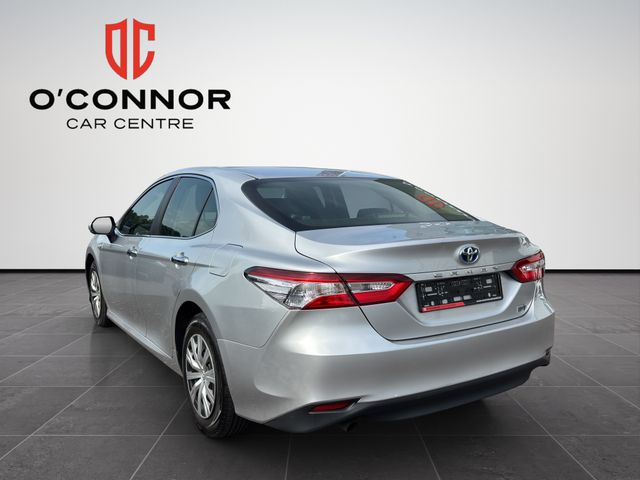 Image for 2018 Toyota Camry Looks like luxury, sips fuel like a hybrid — that's the Camry way.