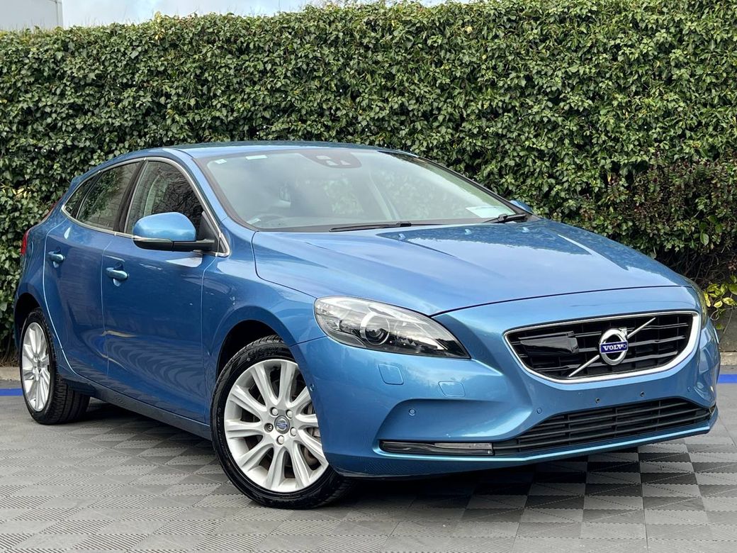 Image for 2016 Volvo V40 T3 1.5 ** BIG SPEC ** // LOW MILEAGE // LEATHER HEATED SEATS // REVERSE CAMERA // ADAPTIVE CRUISE CONTROL 