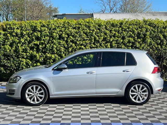 Image for 2016 Volkswagen Golf HIGHLINE 1.4 TSI // VERY LOW MILEAGE // REVERSE CAMERA // DUAL ZONE CLIMATE CONTROL