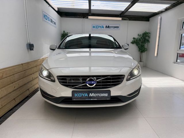 Image for 2018 Volvo V60 2.0 D4 SE LUXURY PLUS 190 BHP DIESEL AUTOMATIC // *PAN ROOF* // FULL HEATED LEATHER // REVERSING CAMERA // CRUISE CONTROL // LANE ASSIST // COLLISION WARNING SYSTEM // UPGRADED SPORT ALLOYS