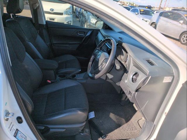 Image for 2016 Toyota Auris Hybrid