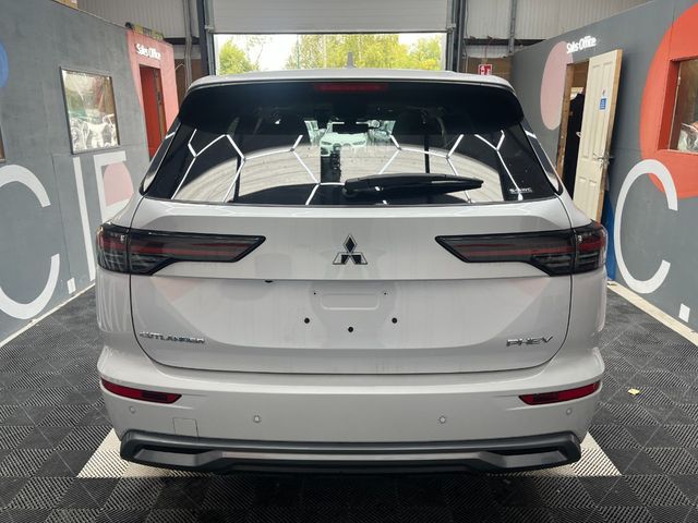 Image for 2024 Mitsubishi Outlander 2024 MITSUBISHI OUTLANDER PHEV P 4WD 2.4 AUTOMATIC / CRUISE CONTROL / 360 CAMERA / PANORAMIC SUNROOF/ ELECTRIC MEMORY & HEATED SEATS / PADDLE SHIFTERS / HEATED STEERING WHEEL / 7 SEATS OPTION AND MOR