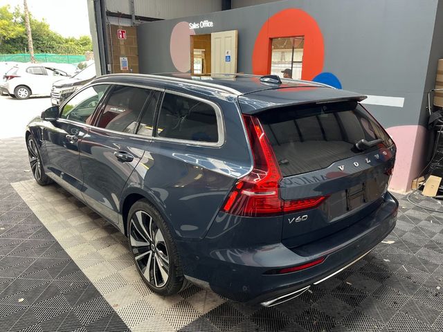 Image for 2021 Volvo V60 2021 VOLVO V60 T6 PLUG-IN 2.0 AUTOMATIC / CRUISE CONTROL / PANORAMIC SUNROOF / ELECTRIC MEMORY & HEATED SEATS / HEATED STEERING WHEEL / APPLE CARPLAY AND MORE