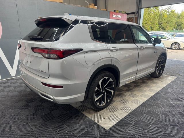 Image for 2024 Mitsubishi Outlander 2024 MITSUBISHI OUTLANDER PHEV P 4WD 2.4 AUTOMATIC 2KS KM / CRUISE CONTROL / PARKING CAMERA / ELECTRIC MEMORY & HEATED SEATS / PADDLE SHIFTERS / HEATED STEERING WHEEL / 7 SEATS OPTION AND MOR