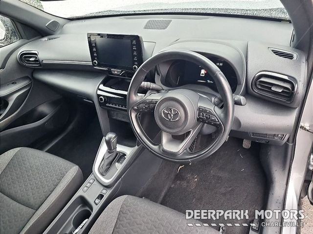 Image for 2022 Toyota Yaris Cross 1.5 Hybrid Luna Sport auto