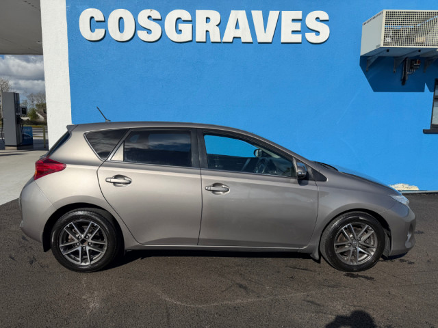 Image for 2015 Toyota Auris Petrol 1.33 5DR SOL * HEATED SEATS / REVERSING CAMERA / BLUETOOTH * 