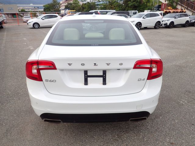 Image for 2016 Volvo S60 2.0 D4 SE LUXURY PLUS DIESEL AUTOMATIC // TINY KMS // MASSIVE SPEC // FULL HEATED LEATHER // REVERSING CAMERA // CRUISE CONTROL // LANE ASSIST // COLLISION WARNING SYSTEM // UPGRADED SPORT ALLOYS