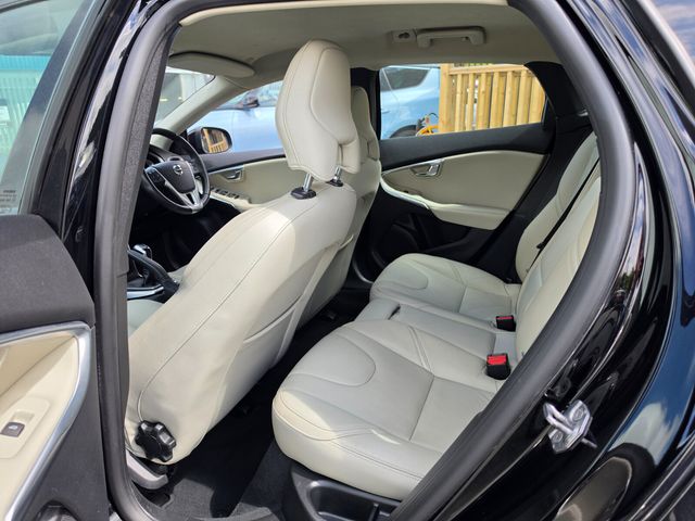 Image for 2017 Volvo V40 D2 (120hp) Momentum Edition
