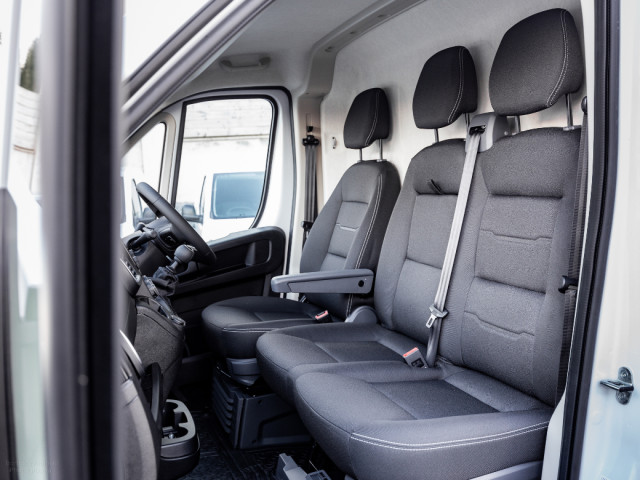 Image for 2026 Citroen Relay 250 33 L2H2 2.2 Diesel 120HP - €37, 390 inc vat