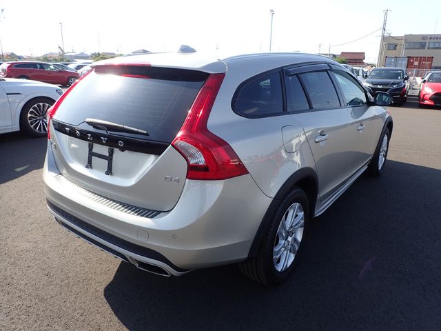 Image for 2017 Volvo V60 2.0 D4 CROSS COUNTRY SE LUXURY DIESEL 190 BHP AUTOMATIC // FULL LEATHER ELECTRIC SEATS // REVERSING CAMERA // CRUISE CONTROL // LANE ASSIST // COLLISION WARNING SYSTEM // TOP SPEC