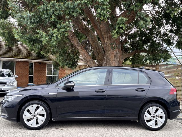 Image for 2023 Volkswagen Golf Style 2.0. WIRELESS PHONE CHARGER