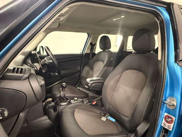 Image for 2015 Mini Cooper **MINI COOPER**1.5 PETROL**SAT NAV**PARKING SENSORS**BLUETOOTH MEDIA HEAD UNIT**SERVICE HISTORY X4 STAMPS**LOW KMS**NCT **CLIMATE CONTROL**MULTIFUNCTION STEERING WHEEL**WARRANTY**FINANCE AVAILABLE**