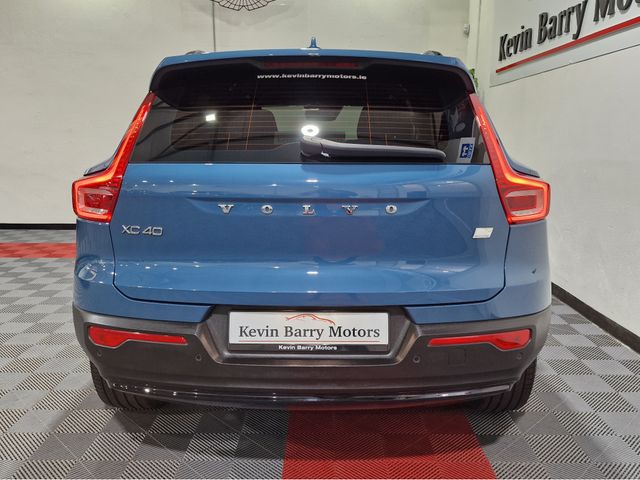 Image for 2023 Volvo XC40 T4 PLUS DARK RECHARGE AUTOMATIC **ONE OWNER / APPLE CARPLAY / CRUISE CONTROL / ELECTRIC BOOTLID / HEATED FRONT & REAR SEATS / HEATED STEERING WHEEL / 360 DEGREE CAMERA / WIRELESS PHONE CHARGING**