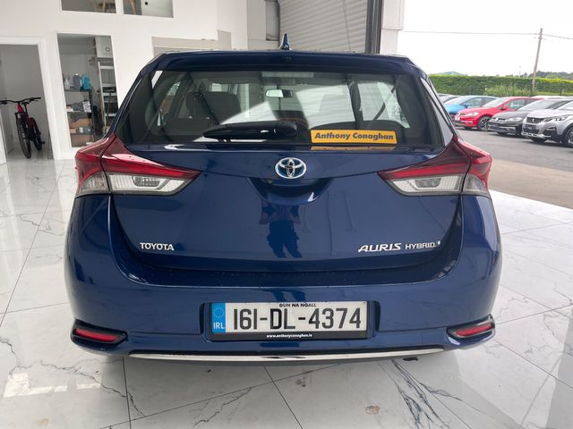 Image for 2016 Toyota Auris Hybrid Luna