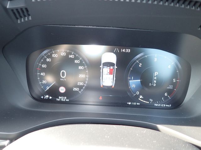 Image for 2019 Volvo XC60 2.0 D4 MOMENTUM PLUS DIESEL AUTOMATIC // MASSIVE SPEC // HALF LEATHER // APPLE CARPLAY // PRO MEDIA // REVERSING CAMERA // CRUISE CONTROL // LANE ASSIST // COLLISION WARNING SYSTEM // UPGRADED ALLOYS