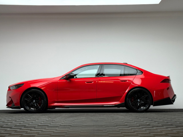 Image for 2025 BMW M5 M5 4.4 PHEV 727HP HELLROT RED