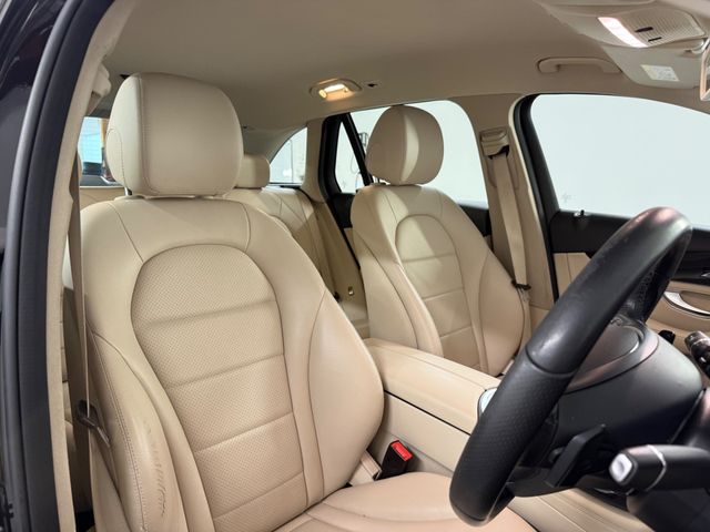 Image for 2018 Mercedes-Benz GLC Class **4 WHEEL DRIVE **2 KEYS **MULTI FUNCTION SREERING WHEEL **ADAPTIVE CRUISE CONTROL **HEATED SEATS **PUSH BUTTON START **ELECTRIC SEATS **MULTI FUNCTION CENTRE CONSOLE **AUTO START STOP **MULTI DRIVE 