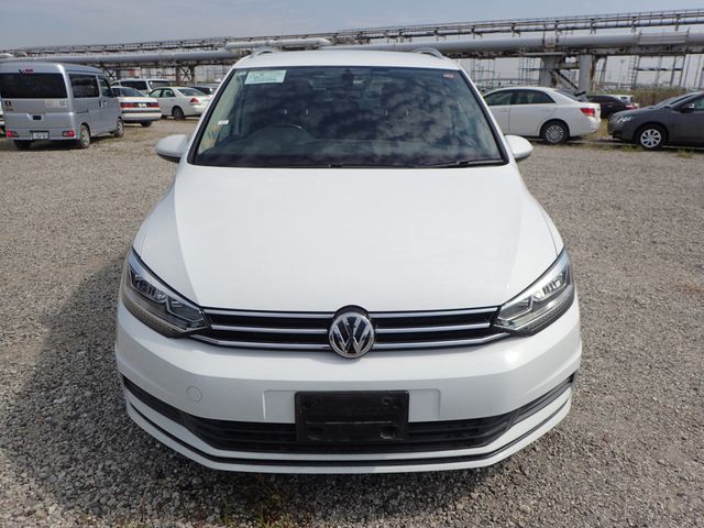 Image for 2018 Volkswagen Touran 7SEATER=2.0 TDI COMFORTLINE PLUS DIESEL AUTOMATIC // APPLE CARPLAY // ANDROID AUTO // REVERSING CAMERA // CRUISE CONTROL // LANE ASSIST // VW MATRIX LIGHTING // FULL PRIVACY PACK // UPGRADED ALLOYS 