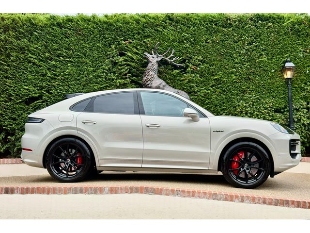 Image for 2025 Porsche Cayenne Turbo E-hybrid Coupé