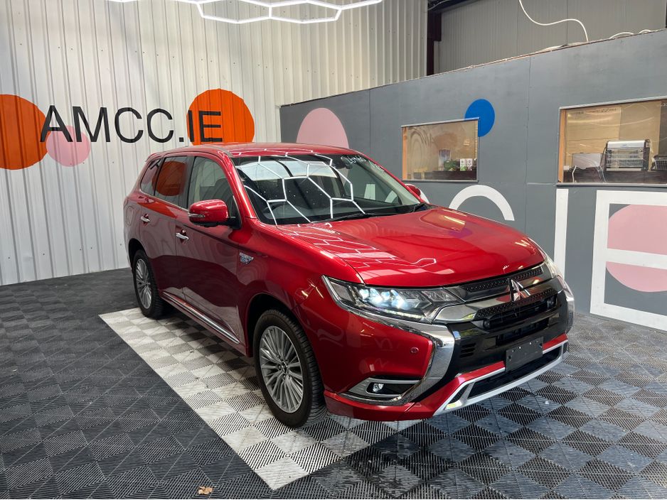 Image for 2018 Mitsubishi Outlander 2.4 HYBRID / 55k KMs / HEATED SEATS & WHEEL , REVERSE CAMERA , ADAPTIVE CRUISE & MORE