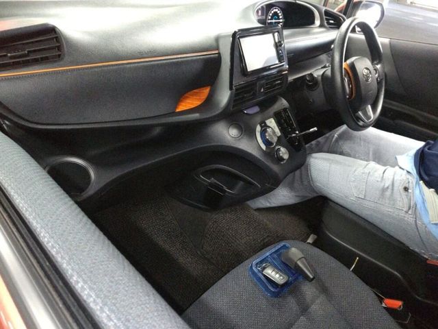 Image for 2016 Toyota Sienta 1.5 Petrol Hybrid X Auto
