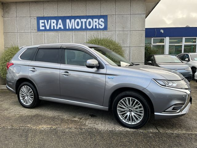 Image for 2018 Mitsubishi Outlander 4WD G AUTOMATIC PLUG IN HYBRID 2.4 PETROL //LOW MILES//HIGH SPEC//HEATED SEATS AND STEERING WHEEL//REVERSE CAMERA//ADAPTIVE CRUISE CONTROL// 