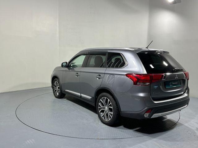 Image for 2016 Mitsubishi Outlander 2.2 Diesel Automatic 4x4 7 Seater