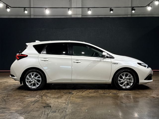 Image for 2018 Toyota Auris 1.8 HYBRID AUTOMATIC - A/C HEATING CONTROLS - REVERSE CAMERA