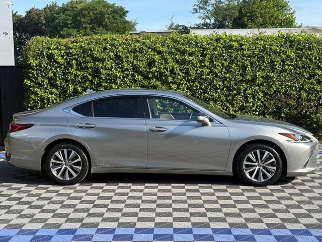 Image for 2020 Lexus ES 300h ES300H LUXURY 2.5 HYBRID AUTO ** HUGE SPEC ** // HEATED COOLED LEATHER SEATS // FULL SERVICE HISTORY // OPENING SUNROOF 