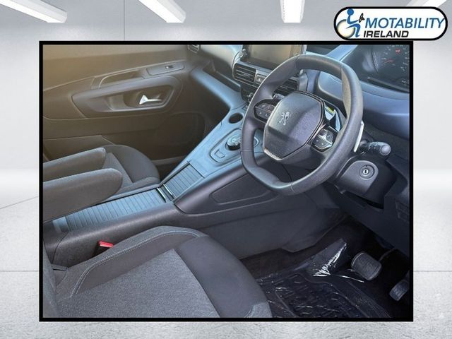 Image for 2024 Peugeot Rifter Wheelchair Accessible