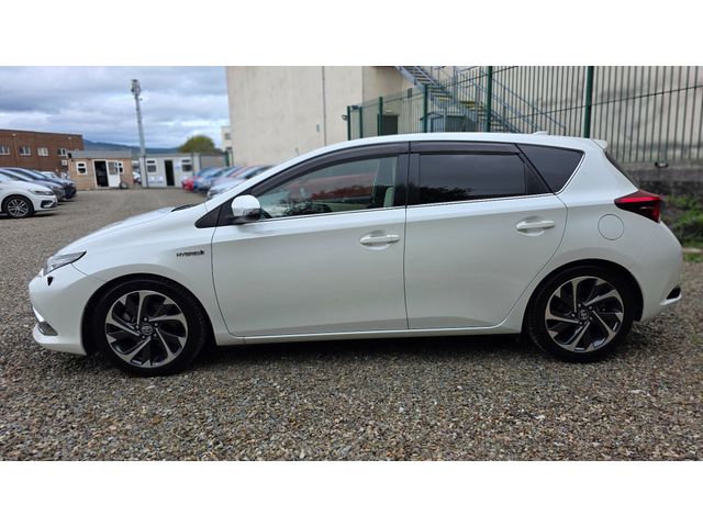 Image for 2016 Toyota Auris Hybrid 