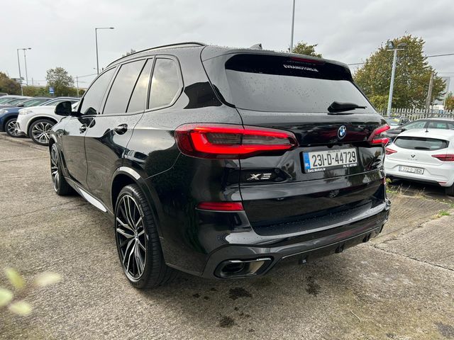 Image for 2023 BMW X5 XDRIVE 45E M-SPORT PHEV 3.0 PETROL //HIGH SPEC//MERINO LEATHER//HARMAN KARDON SOUND SYSTEM//HEAD UP DISPLAY//HEATED STEERING WHEEL// 