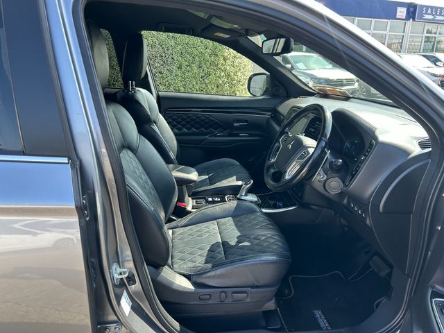 Image for 2021 Mitsubishi Outlander 2.4 PETROL PLUG-IN HYBRID IN STYLE 5DR