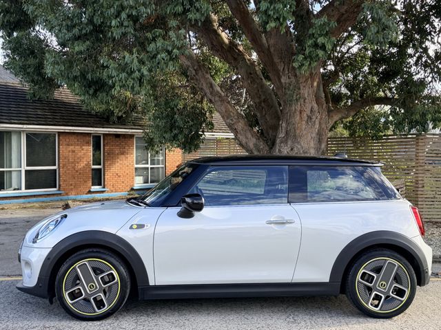 Image for 2020 Mini Cooper SE Electric L3 ELC3. SUNROOF. DOUBLE PAN ROOF. HUGE SPEC