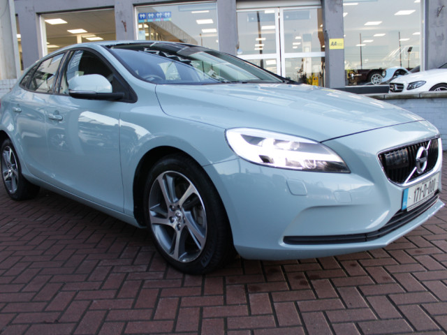 Image for 2017 Volvo V40 D4