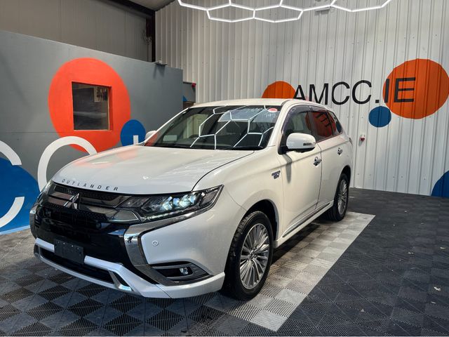 Image for 2019 Mitsubishi Outlander OUTLANDER G PREMIUM PACK / 103k KMs / HEATED SEATS + STEERING WHEEL , REVERSE CAMERA , ADAPTIVE CRUISE & MORE