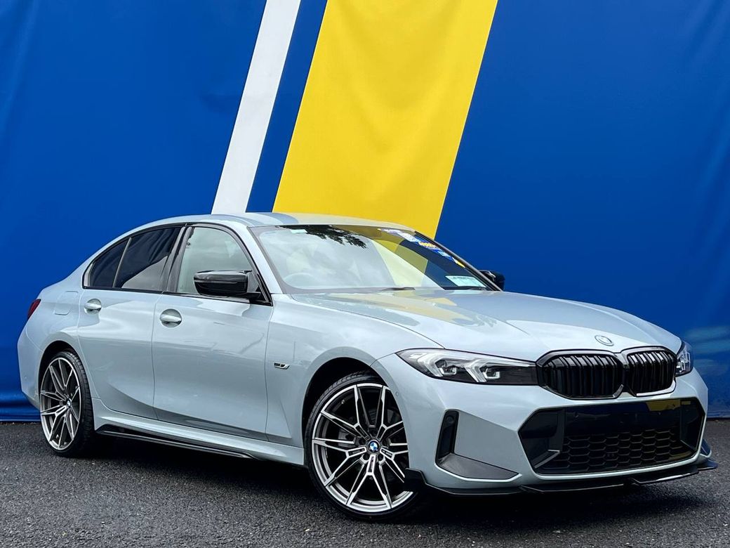 Image for 2023 BMW 3 Series 330e M-SPORT COMPETITION PACK 2.0 HYBRID // DIGITAL SERVICE HISTORY // VIRTUAL COCKPIT // LEATHER/ALCANTARA M-SPORT INTERIOR