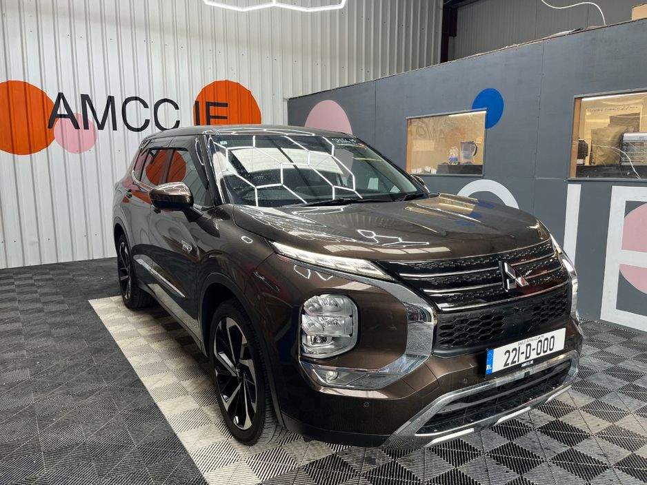 Image for 2022 Mitsubishi Outlander 2022 MITSUBISHI OUTLANDER PHEV G 2.4 AUTOMATIC / CRUISE CONTROL / PARKING CAMERA / ELECTRIC MEMORY & HEATED SEATS / PADDLE SHIFTERS / 7 SEATS OPTION / HEATED STEERING WHEEL AND MORE