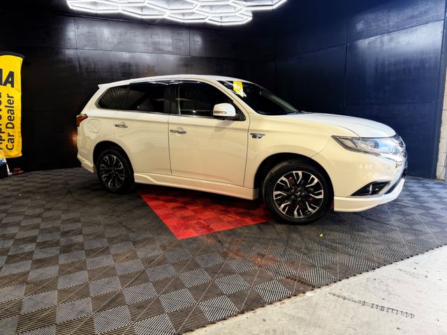 Image for 2016 Mitsubishi Outlander PHEV