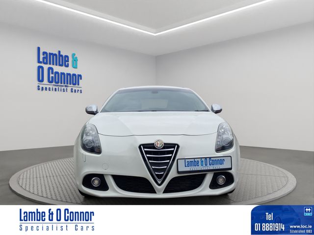 Image for 2016 Alfa Romeo Giulietta 1.4 AUTOMATIC * SPORTIVIA * LEATHER * HEATED SEATS * 162 REG * REVERSE CAMERA * CARPLAY / ANDROID APPS * BEST AVAILABLE * 