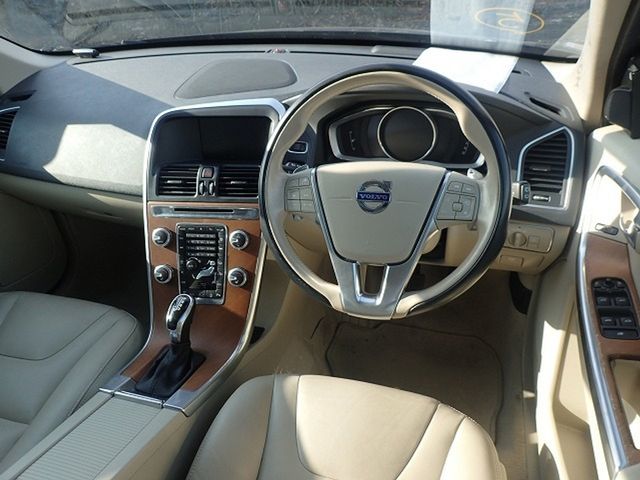 Image for 2017 Volvo XC60 2.0 D4 DIESEL SE LUXURY PREMIUM AUTO **PAN ROOF** // TOP SPEC // LOW KMS // FULL ELECTRIC HEATED LEATHER // CRUISE CONTROL // ELECTRIC TAILGATE // REVERSING CAMERA // LANE ASSIST