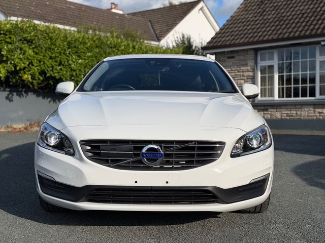 Image for 2018 Volvo V60 2.0 D4 SE LUXURY PLUS 190 BHP DIESEL AUTOMATIC // FULL HEATED LEATHER // REVERSING CAMERA // CRUISE CONTROL // LANE ASSIST // COLLISION WARNING SYSTEM // UPGRADED SPORT ALLOYS