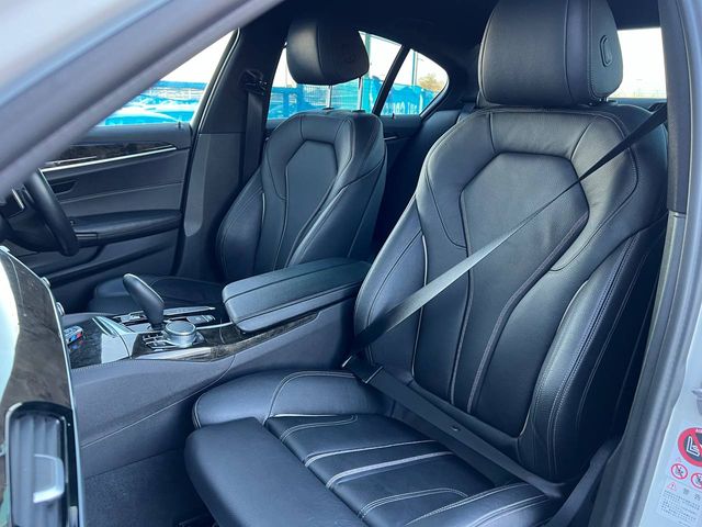 Image for 2017 BMW 5 Series 530e M-SPORT COMPETITION PACK 2.0 HYBRID // VERY LOW MILEAGE // NEW M5 COMP ALLOYS // LEATHER HEATED SEATS // 360 PARKING CAMERAS