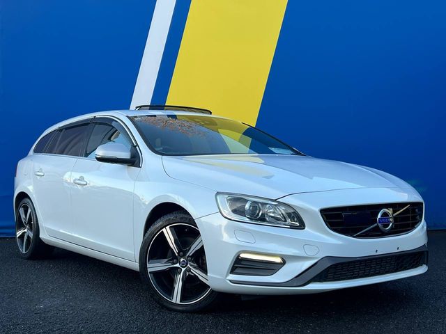 Image for 2017 Volvo V60 D4 R-DESIGN 2.0 D // TILT & SLIDE OPENING PAN ROOF // FULL SERVICE HISTORY // LEATHER POWERED HEATED SEATS