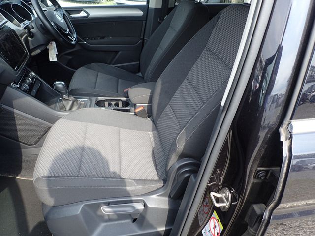 Image for 2018 Volkswagen Touran 7 SEATER=1.4 TSI COMFORTLINE PRO PLUS PETROL AUTOMATIC // REVERSING CAMERA // CRUISE CONTROL // LANE ASSIST // TOP SPEC // UPGRADED ALLOYS // FOGS // VW MATRIX LIGHTING // FULL PRIVACY PACK